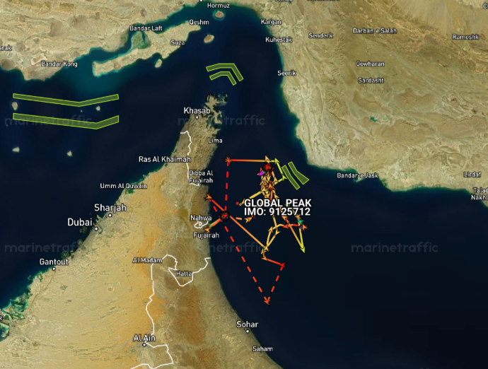 تموضع الناقلة Global Peak في خليج عمان